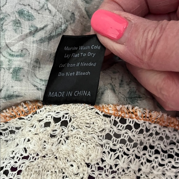 POL Vibrant Orange and Multicolor Floral Top NWOT Size Large - Picture 9 of 9